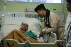 Anies Jamin Biaya Kesehatan Penyapu Jalan Cantik Korban Tabrakan