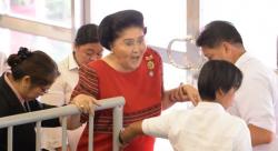 Ratusan Tamu Pesta Ulang Tahun Eks Ibu Negara Filipina Imelda Marcos Keracunan