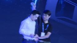Bos Perusahaan Search Engine China Baidu Disiram Air saat Presentasi