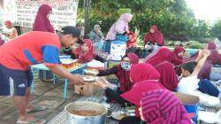 Komunitas Sedekah Nasi Pekalongan Berbagi Bersama Sediakan Makanan Gratis