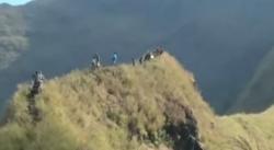 Detik-Detik Tim Gabungan Evakuasi Jenazah Pendaki Thoriq Rizki di Gunung Piramida