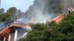 Kebakaran di Bukit Gundaling Berastagi, 2 Unit Vila Ludes Dilalap Si Jago Merah