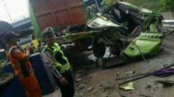 Rem Blong, Dump Truk Tabrak Antrean Kendaraan di Gerbang Tol Sidoarjo, 1 Tewas