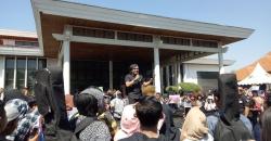 Ari Lasso Bakar Semangat Peserta Audisi Indonesian Idol di Surabaya