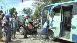 Pikap Ugal-ugalan Tabrak Angkot di Jalan Pantura Nolokerto Kendal, 3 Terluka