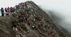 Keunikan Upacara Yadnya Kasada Suku Tengger Jadi Daya Pikat Wisata Bromo