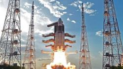 Sempat Dibatalkan Pekan Lalu, Pesawat Antariksa India Akhirnya Meluncur ke Bulan