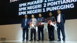 KTB Sumbangkan Mitsubishi Colt Diesel ke 3 SMK di GIIAS 2019