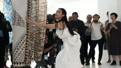 Miss Indonesia 2018 Alya Nurshabrina Tampil Memukau dalam Art Jog di Yogyakarta