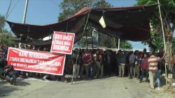 Ratusan Buruh PT Tossa Shakti Segel Pabrik Tuntut Gaji dan Sisa THR Dibayarkan