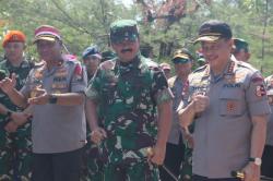 Kunjungi Pulau Nipah, Panglima TNI dan Kapolri Janji Tambah Radar