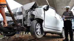 Sopir Mengantuk, Mobil Tabrak Tiang Tol BORR