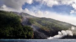 Gunung Karangetang di Pulau Sitaro Sulut Masih Luncurkan Lava ke Arah Kali Pangi