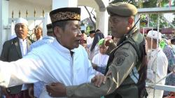 Dilarang Masuk Pendopo, Pengantar Jamaah Calhaj Ribut dengan Satpol PP Kendal