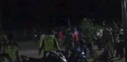 Video Aksi Penyerangan Sekelompok Pria di Polsek Ulus Musi, 4 Polisi Terluka