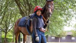 Kisah Remaja Berjilbab yang Ukir Sejarah di Lomba Pacuan Kuda Inggris