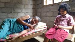 Ketegaran Depi, Bocah 9 Tahun di Kulonprogo yang Rawat Ayahnya karena Lumpuh