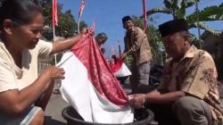 Sambut HUT RI, Warga di Boyolali Cuci Bendera Merah Putih Massal