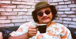 Mati Lampu Massal, Isa Bajaj Bernostalgia Pakai Lampu Minyak Tanah