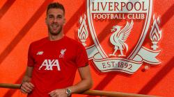 Resmi Gantikan Mignolet, Ini Janji Adrian untuk Liverpool