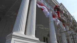 Jelang HUT ke-74 RI, Istana Negara Dihias Bendera Merah Putih
