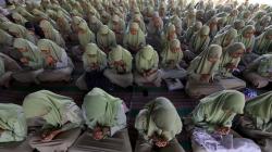 Ribuan Pelajar Surabaya Gelar Doa Bersama untuk Almarhum Mbah Moen