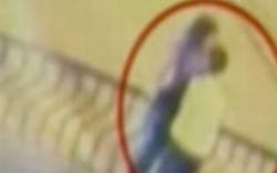 Terekam CCTV, Pasangan Kekasih Tewas Terjatuh dari Jembatan saat Bermesraan