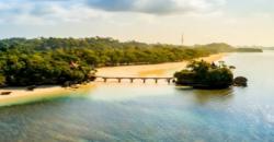 Indahnya Pantai Balekambang di Malang, Unik Ada Pura di Atas Pulau Karang