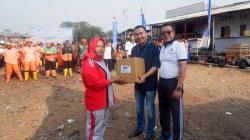 Sambut HUT ke-74 RI, WOM Finance Bagikan 250 Paket Sembako ke Nelayan