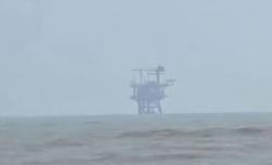 Video Tumpahan Minyak Cemari Laut Karawang, Nelayan Merugi