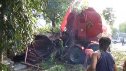 Truk Tangki Pertamina Tabrak Pohon di Jombang, 16.000 Liter Avtur Tumpah