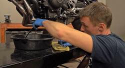 Sering Ganti-Ganti Oli, Perlukah Mesin Motor Dibilas?