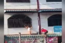 Detik-Detik Penyelamatan Bocah 3 Tahun di Riau Nyaris Jatuh dari Lantai 2 Ruko