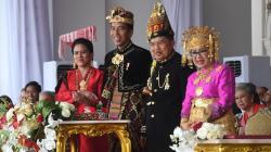 Penampilan Jokowi-JK Pakai Busana Adat Ikuti Upacara Detik-Detik Proklamasi
