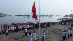 Warga Tanjungpinang Kepri Gelar Upacara HUT ke-74 RI di Atas Laut<