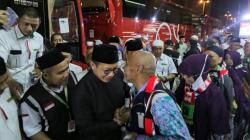 Jemaah Haji Asal Bogor Pertama Pulang ke Tanah Air