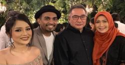 Glenn Fredly & Mutia Ayu Kenakan Busana Kasual di Pesta Pernikahan