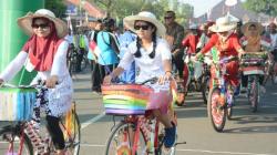 2019 Peserta Sepeda Hias Kebhinekaan Meriahkan Karnaval HUT RI di Batang