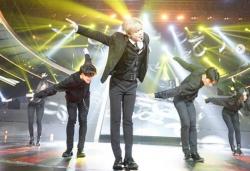 Nyanyikan Hypnosis dan What di HUT RCTI, Lee Taemin Bikin Baper Penonton