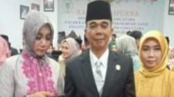 Viral Pria Ini Gandeng 3 Istri saat Dilantik Jadi Anggota DPRD Luwu Utara