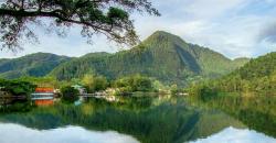 Mengintip Keindahan Telaga Sarangan Magetan yang Tertutup Kabut Gunung Lawu