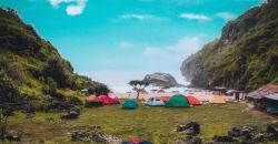 Wisata di Gunungkidul, Kunjungi Pantai Mungil Diapit Dua Tebing Karang
