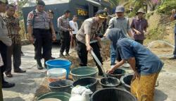 Pakai Water Cannon, Polres Bantul Bantu Salurkan Air Bersih ke Warga Imogiri