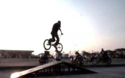 Unik, Terminal Tirtonadi Solo Dijadikan Tempat Latihan Skateboard dan Sepeda BMX