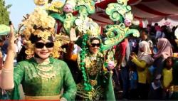 Ratusan Peserta Meriahkan Festival Kostum Budaya di Cirebon