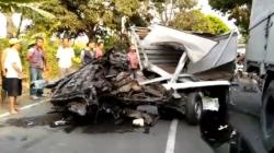 Mobil Boks Tabrak Truk Tronton di Sidoarjo, Sopir dan Kernet Tewas Terjepit