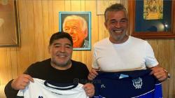 Kembali Melatih, Maradona Tangani Klub Argentina Gimnasia La Plata