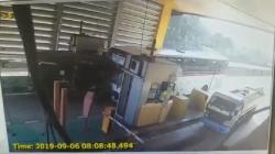 Bus Primajasa Tabrak Mobil Elf di Gerbang Tol Cikamuning, Penumpang Luka-Luka