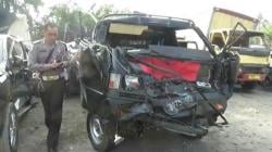 Pikap Tabrak Truk di KM 83 Tol Purbaleunyi, 3 Orang  Luka Serius