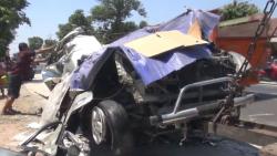 Bus Mira Tabrak Kijang Innova di Nganjuk, 3 Orang Tewas, 1 Luka Berat